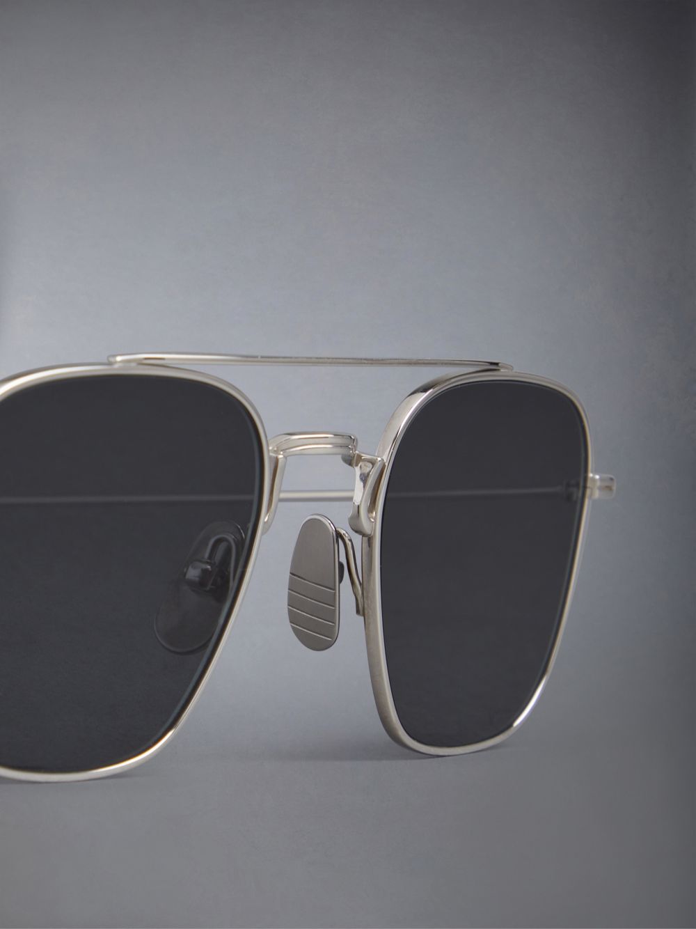 Lunette de Soleil Thom Browne Titanium Squared Aviator Femme Grise | BMG65S06701