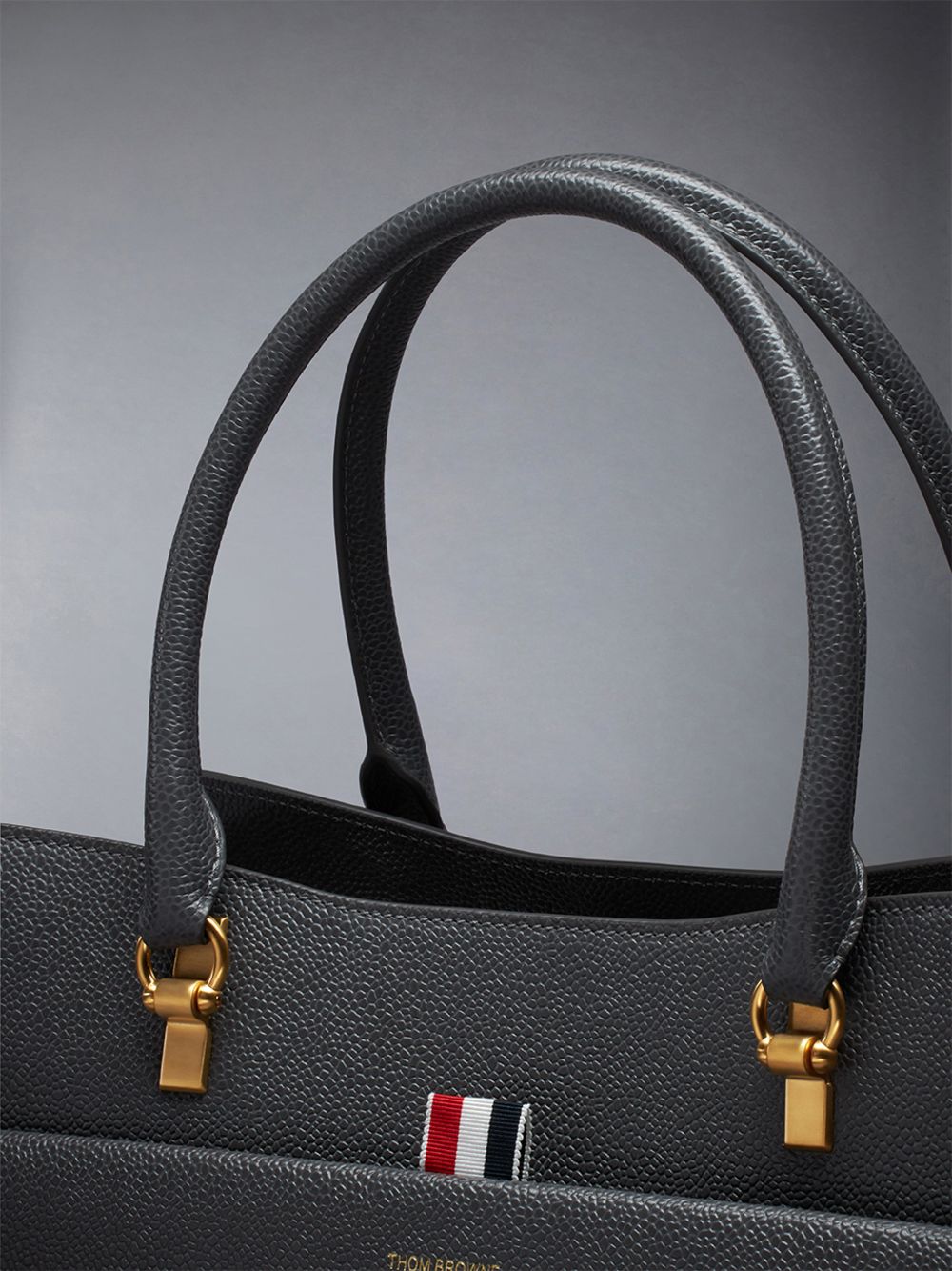 Sacs Fourre Tout Thom Browne Medium Duet in Pebble Grain Leather Homme Grise | PXV73D12146