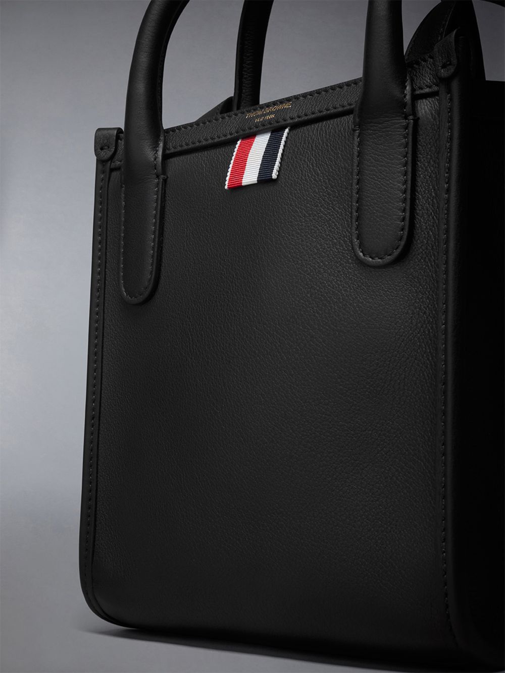 Sacs Fourre Tout Thom Browne Vertical Mini in Smooth Calf Femme Noir | MKF42E39324