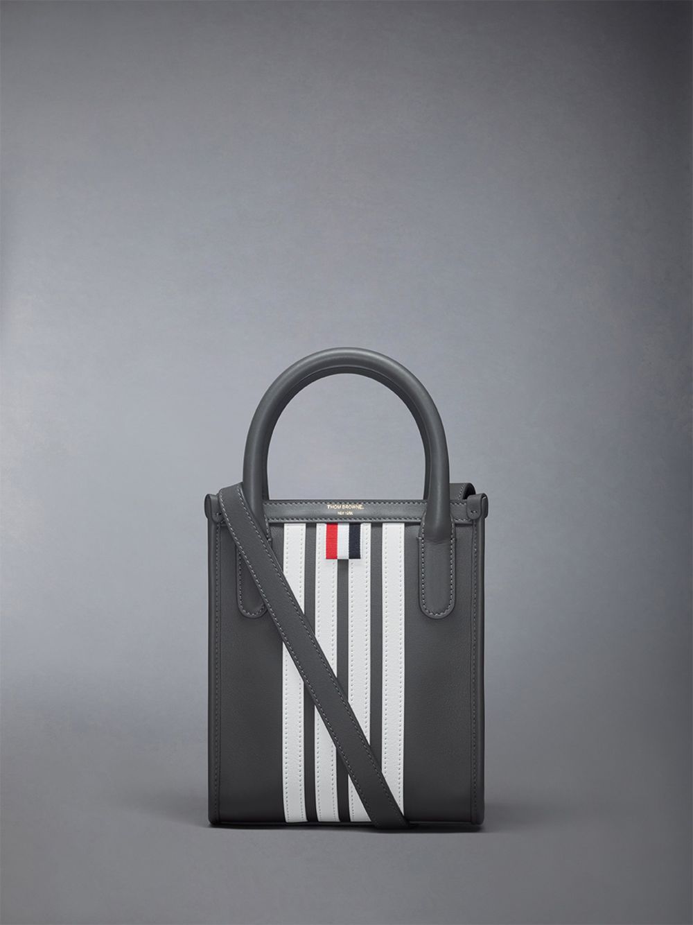 Sacs Fourre Tout Thom Browne Vertical Mini W/ 4 Bar Stripes in Smooth Calf Homme Grise | JOV61K63030